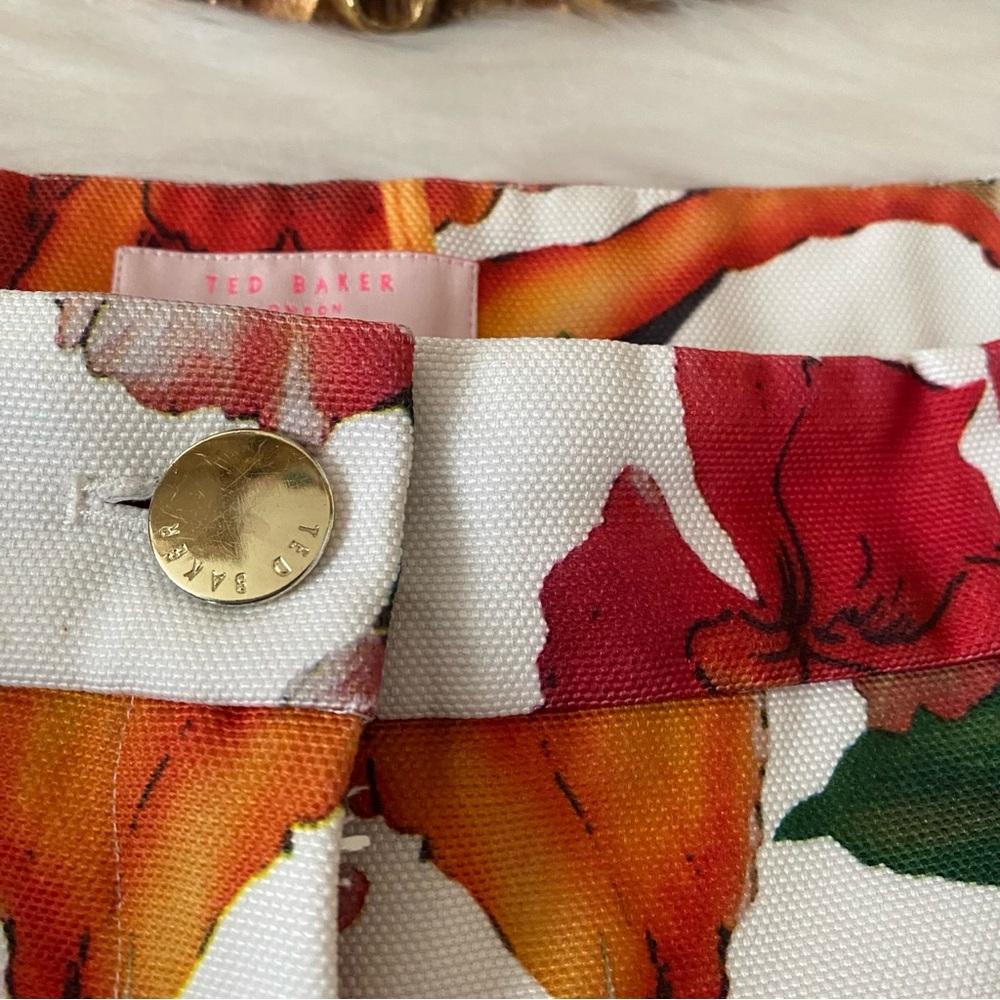 Ted Baker London Quellia Tucson Tropical Shorts - Picture 6 of 14